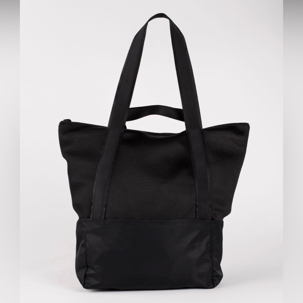 Lululemon Hot Mesh Tote - New without tags - 30L